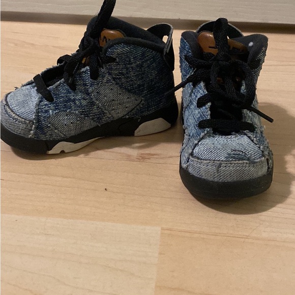 A bundle of toddler NIKES, Jordans, and New balance - Picture 5 of 16